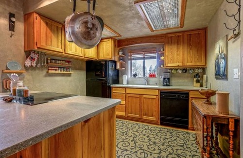 Parks Cottage | Spacious and Unique Cottage with a Treehouse in Williams, Arizona, Perfect for a Family-Friendly Trip to the Grand Canyon