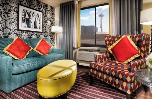Lower Queen Anne Hotel | Spacious Ensemble Suite with Two Queen Beds in the Heart of Seattle