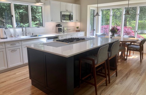 Noyack House | Spacious, immaculate 5 BR, 4 Bath Home w/Bay and Sunset Views, Family-friendly
