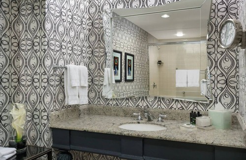 Theater District Hotel | Spacious Modern Room in San Francisco Downtown - 1 Mile from Union Square