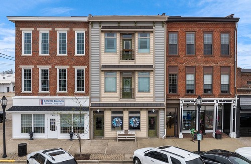 Henderson Apartment | Spacious studio apartment with river view in the heart of downtown Henderson, KY