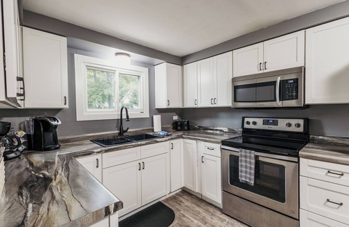 Trowbridge Park House | Spacious & Updated! Marquette Township Home - HotTub - Backyard - Garage