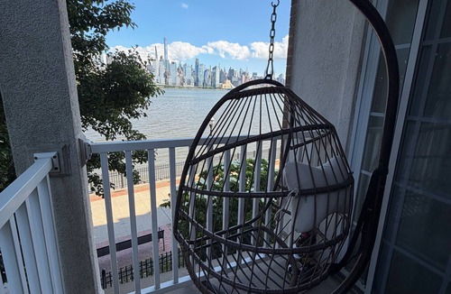 West New York Apartment | Spacious WATERFRONT CITY VIEW 3-bedroom apt 15 min from city and metlife