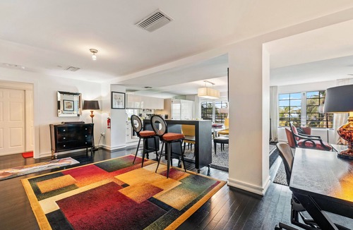 South Beach Condo | Spectacular Beach Views, Iconic Ocean Drive, Designer 3 BR/3 BA, Walk Everywhere