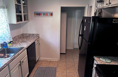 Southeast Pensacola House | Spring Sale! Cute house in pretty Pensacola. Close to Beach and Hospital