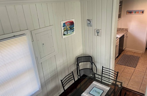 Southeast Pensacola House | Spring Sale! Cute house in pretty Pensacola. Close to Beach and Hospital