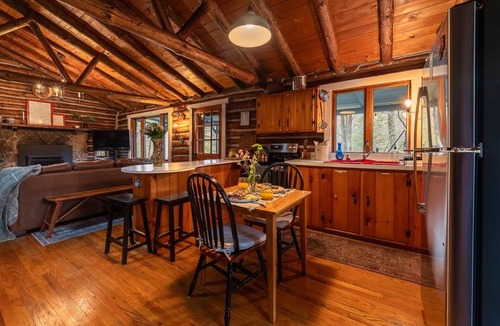 Ulysses Cabin | Stargazing Cabin | Fireplace Fire Pit Porch