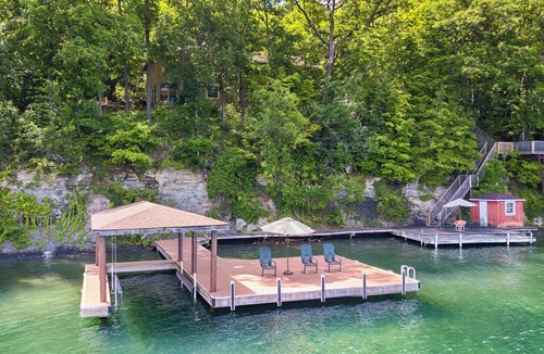 Canandaigua Cottage | Strawberry Cottage - Enjoy Wooded Privacy on Canandaigua Lake!