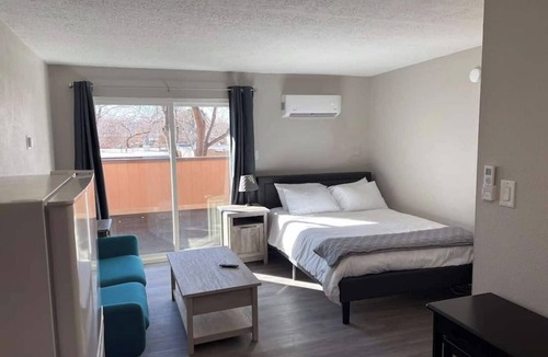 University Heights Apartment | Studio apartment Near UNM, Nob-Hill and downtown.