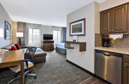 Kalamazoo Apartment | Studio | Free Breakfast. Indoor Pool