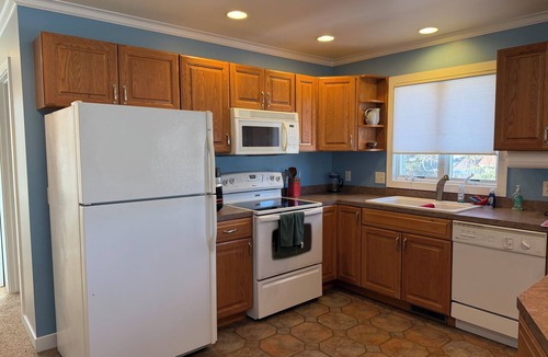 Allegan House | Stunning Lake Views with Balcony - with lake access