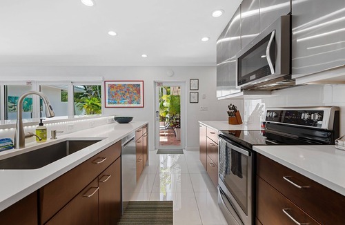 Wilton Manors House | Stunning Modern Waterfront Retreat Near Beaches & Dining!