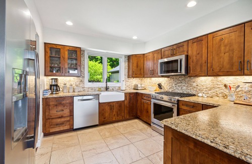 Harbor Springs Condo | Stunning Windward Condo Rental Offers Unforgettable Views & Vacation Retreat