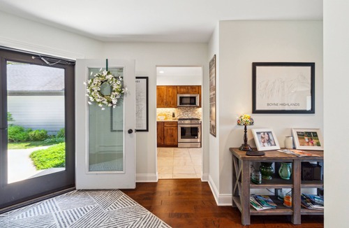 Harbor Springs Condo | Stunning Windward Condo Rental Offers Unforgettable Views & Vacation Retreat