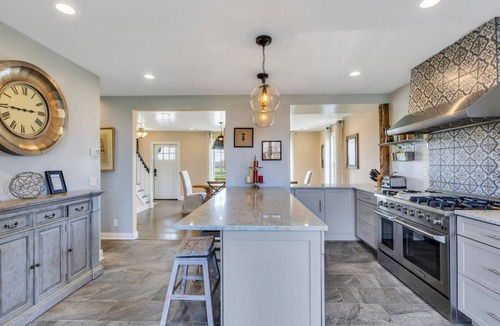 Jamesport House | Stylish and Rustic Decor, Vineyard Tours, Tasting Room