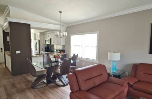 South Bradenton Condo | Stylish Lakefront Condo Near IMG & Anna Maria Island w/Two Pools and Hot Tubs