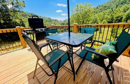 Hendersonville House | Summer Rd Mountain Retreat