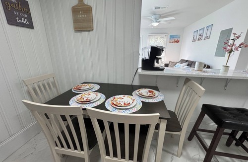 Florida Panhandle House | Sun & City Gem: The Perfect Hub for Downtown Vibes & Beach Escapes