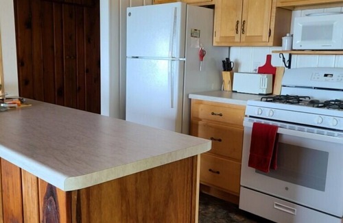 Eagle Harbor Cottage | Sunrise Cove Cottage: Summer Bliss Awaits at Sunrise Cove – Swim, Hike & Explore on Lake Superior
