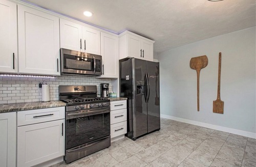 Elkhart House | Sunset Point: Spacious 4-bedroom house in Elkhart with WiFi, AC, Swim Spa