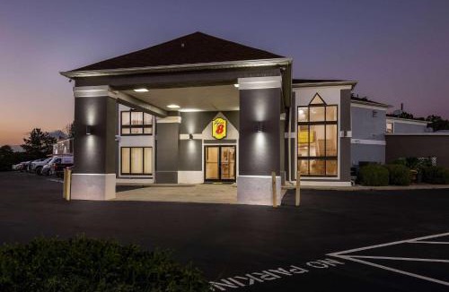 Dickson Hotel | Super 8 by Wyndham Dickson