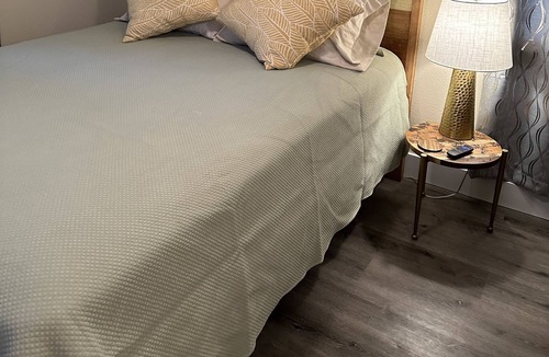 Woodbine Apartment | Super comfy 1 bedroom apartment close to downtown