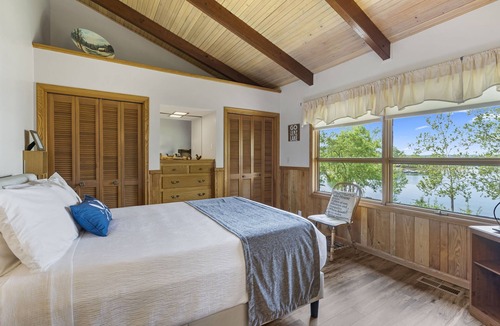 Big Cedars Cabin | Table Rock Sunset Lakefront w/Wood Fireplace, Billiards, Cmty Hot Tub, Free Tix & Near Big Cedar