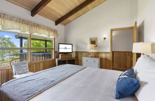 Big Cedars Cabin | Table Rock Sunset Lakefront w/Wood Fireplace, Billiards, Cmty Hot Tub, Free Tix & Near Big Cedar