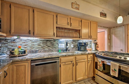 Chattanooga Cottage | Tenn River Cabin w/Hot Tub - 10 Mi to Chattanooga