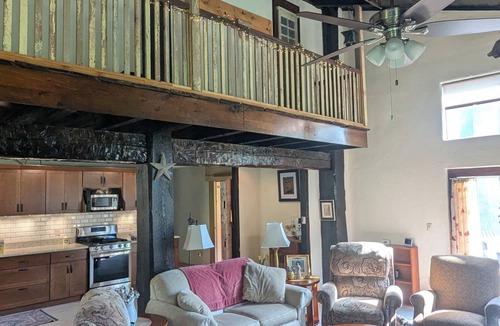 Hammondsport Cabin | The Bean Station Escape~ Private 25 acres near Keuka Lake and pet friendly!