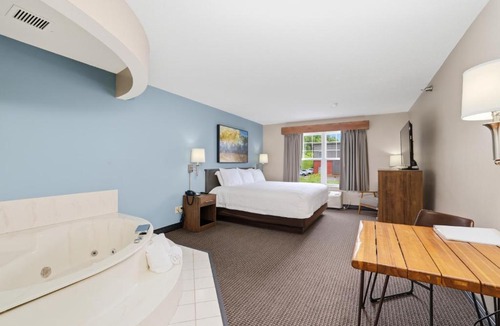River Falls Hotel | The Commerce, Trademark Collection by Wyndham