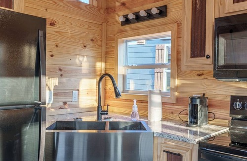 Lutts Cabin | The Creek Camp Cabins & RV Hookups in Savannah,TN - 4 minute ride to Dry Creek.