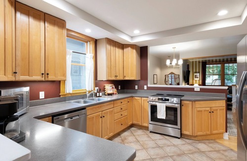 Minneapolis House | The Gopher House - Gym, Sauna, Game Room, Fire Pit