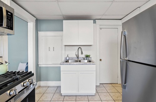 Battle Creek House | The Great Lakes Hideaway, Cozy & Centrally Located For Travelers