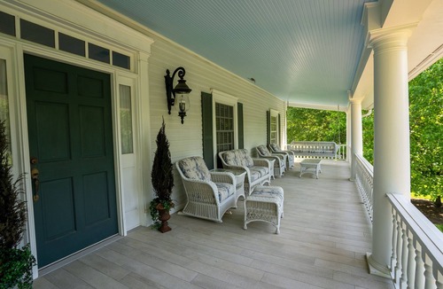 Carbondale House | The Old South Comes To Carbondale with this Southern Mansion