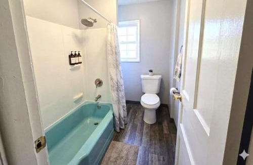 Niagara Falls House | The Serene Niagara House - EV Charger