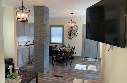 Niagara Falls Villa | The Southside Villa - With Private Yard & Parking, Near Falls & Casino by Niagara Hospitality