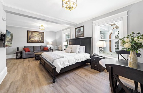Fredonia Hotel | The White Inn