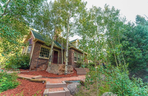 Rainbow Valley Cottage | The Williamsburg Cottage at Valley Glen.your romantic mountain getaway