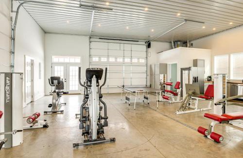 Versailles House | Theater, Gym, Hot Tub: Versailles 'Heritage Lodge'