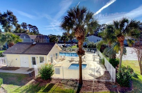 Demere Park Condo | Thinking about Labor Day or Fall Break? We’re Open! Flexible Days!