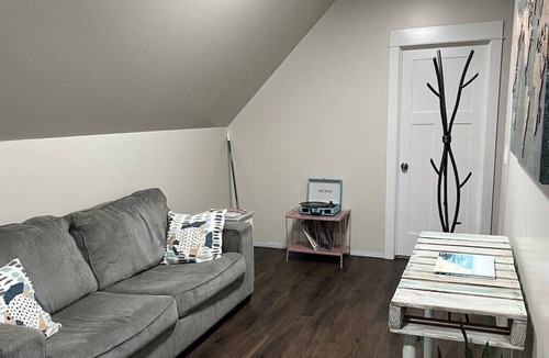 Muskegon Bed & Breakfast | This bnb is a 2 bedroom(s), 2 bathrooms, located in Muskegon, MI.