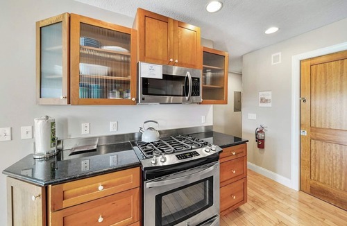 Saugatuck House | This recently remodeled two bedroom condo offers the best of everything! Downtown Saugatuck