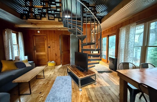 Clymer House | Tiny House with a Twist - 8 min to Peek n' Peak Ski Resort - Dog Friendly!