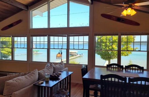 Frankfort House | Trader Scott's - Lakefront and Gorgeous!