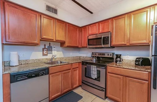 Oakford Park Apartment | Tranquil 1-bedroom apartment with AC in vibrant Tampa