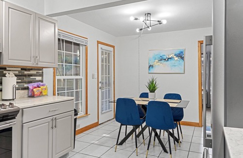 Springfield House | Tranquil 3-bedroom house with a massage chair