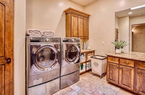 Rio Rancho House | Tranquil 4400 sqft home that fits the whole family