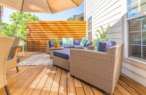 Northside House | Tranquil Downtown Retreat - 4 Minutes to Aquarium & Coolidge Park!