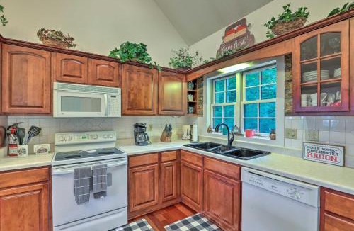 Gerton House | Tranquil Hendersonville Cabin w/Mountain Views!